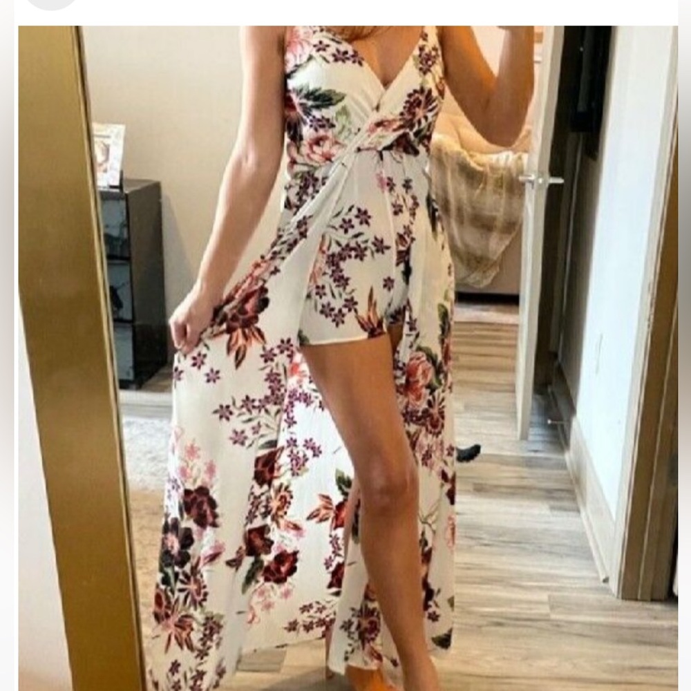 As You Wish Floral Romper Size Small Blue